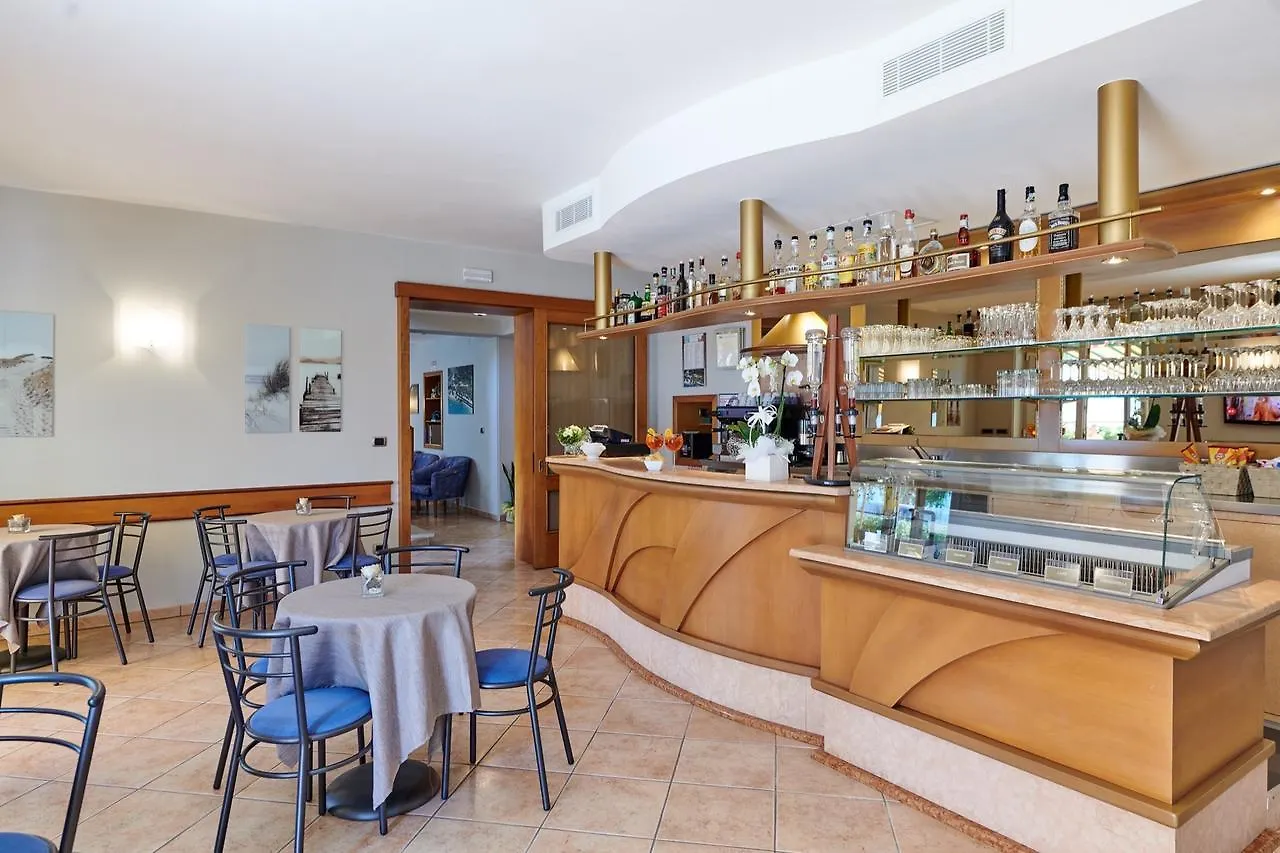 Albergo Del Garda トッリ・デル・ベーナコ ホテル