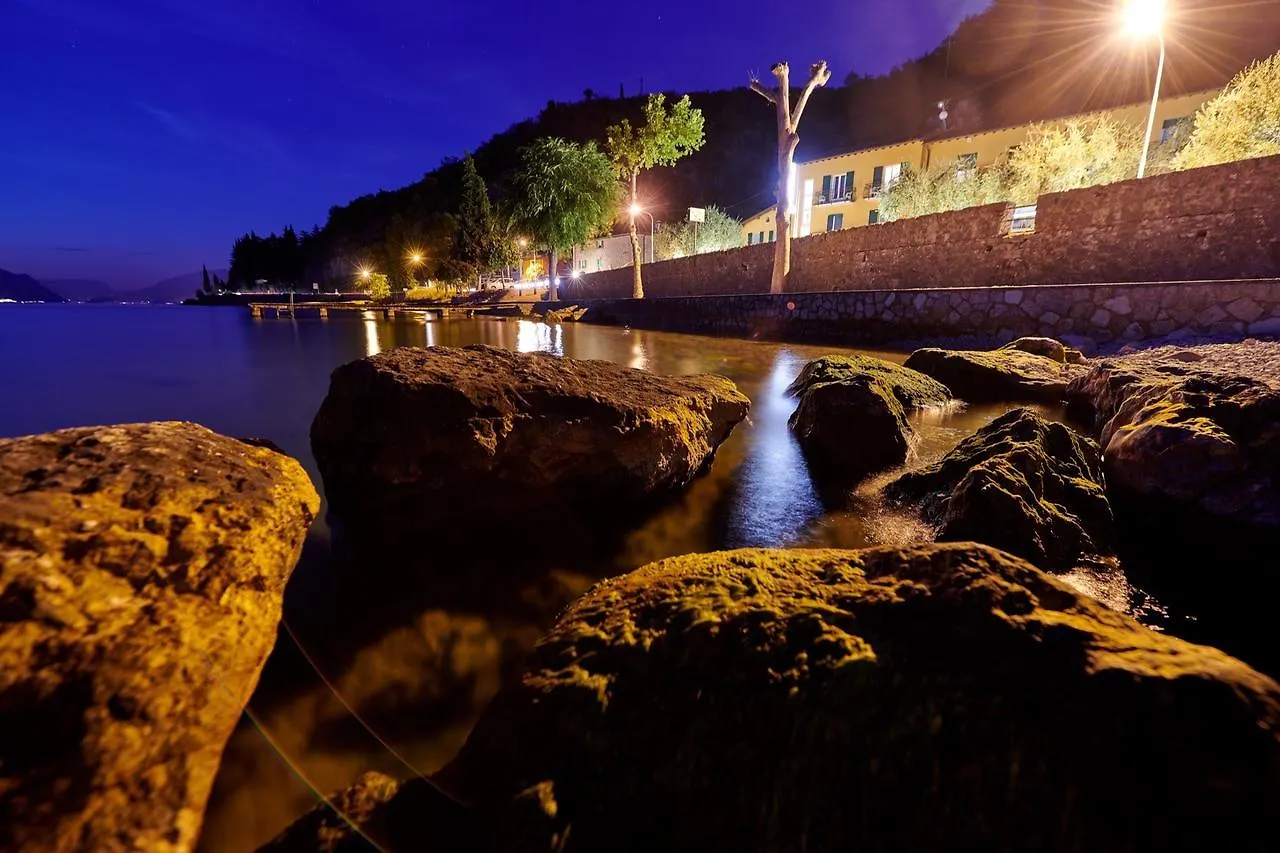 Albergo Del Garda トッリ・デル・ベーナコ 2*,  イタリア