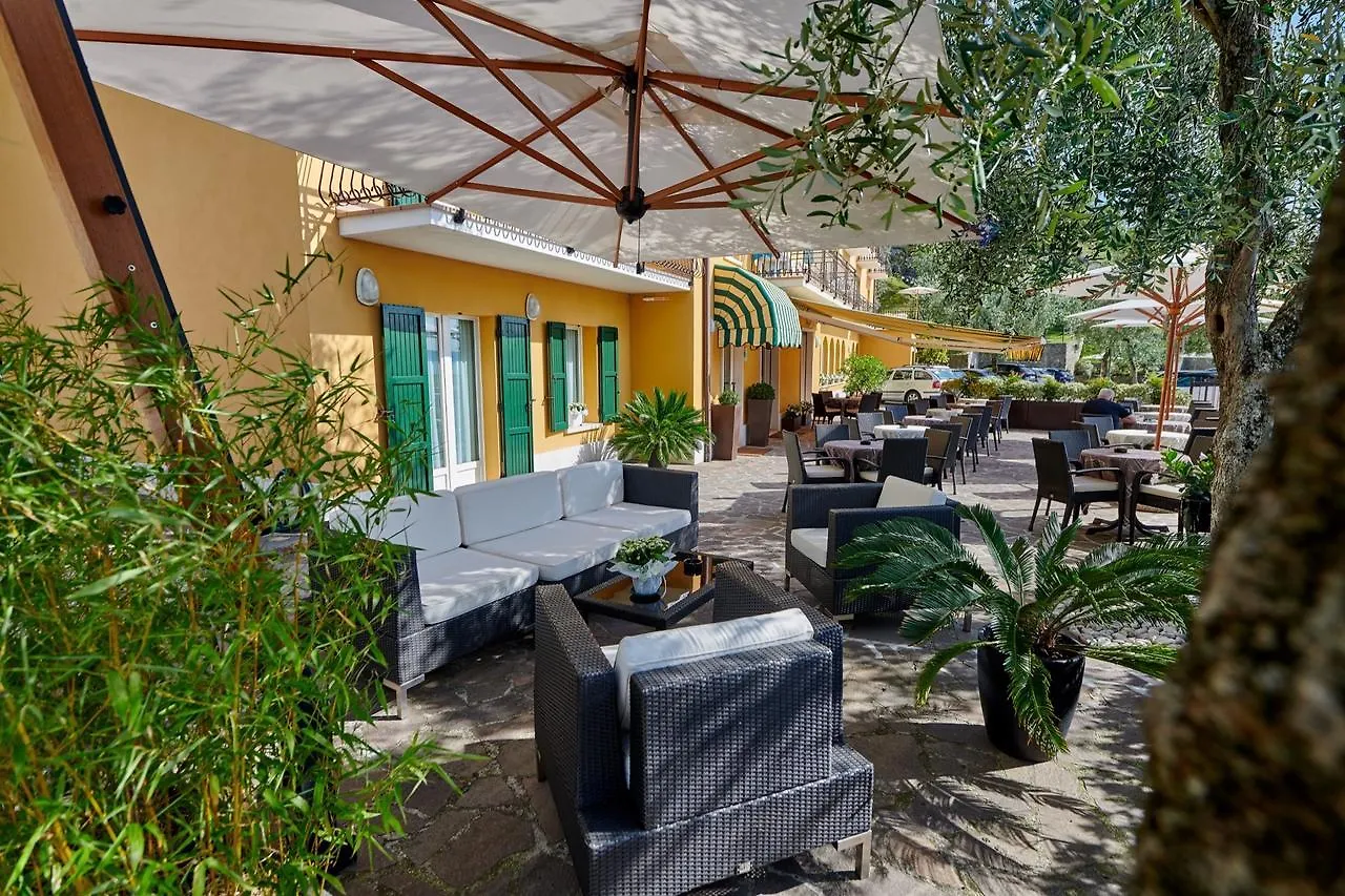 Albergo Del Garda トッリ・デル・ベーナコ ホテル