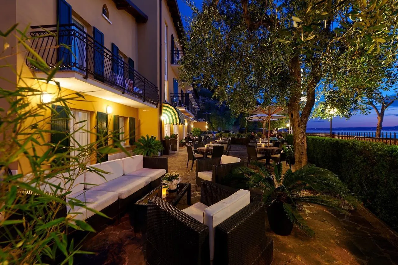 Albergo Del Garda トッリ・デル・ベーナコ