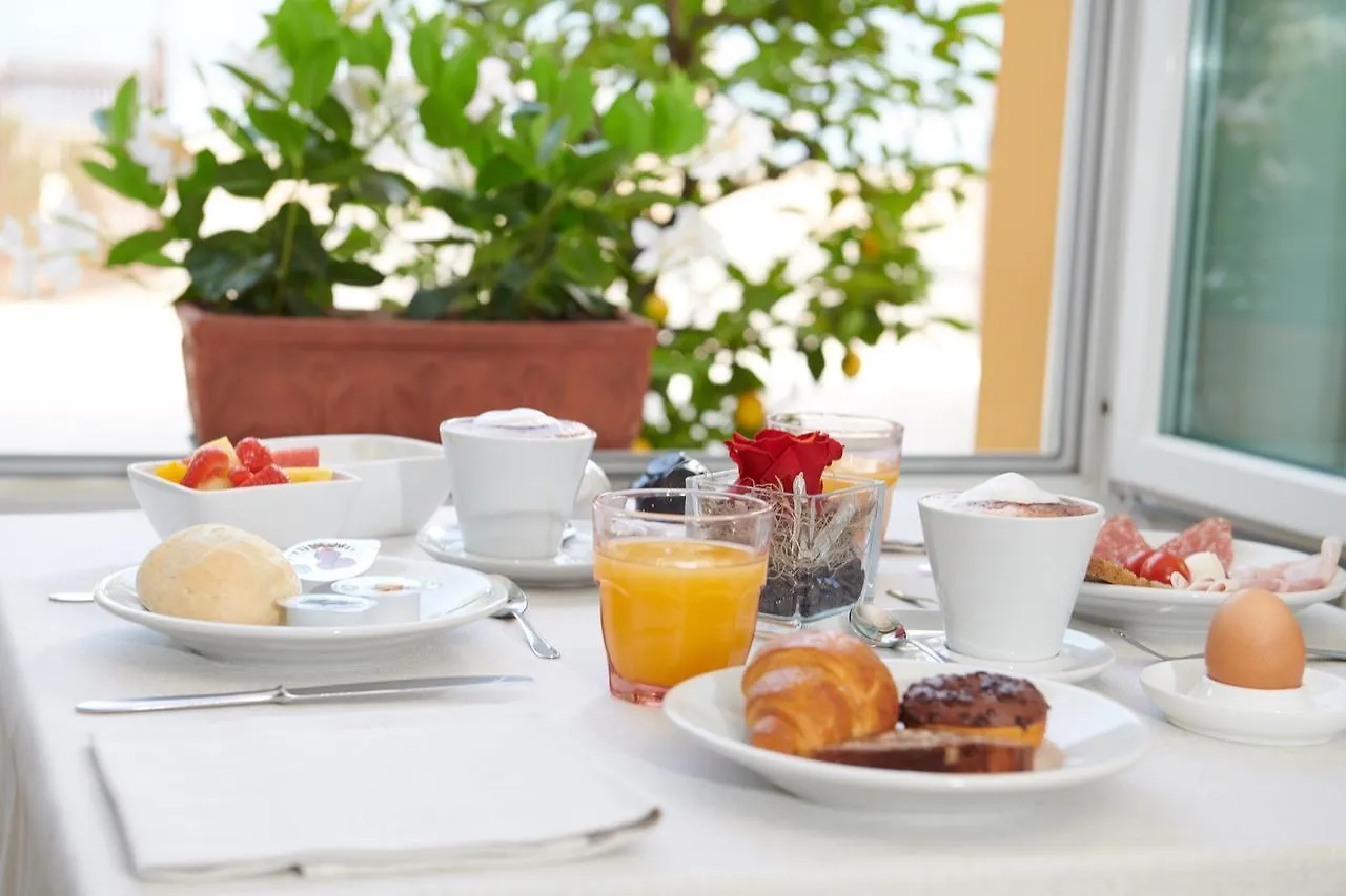 ** Hotel Albergo Del Garda Torri Del Benaco Italy