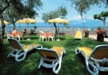 Albergo Del Garda Torri Del Benaco 2*,  Italy